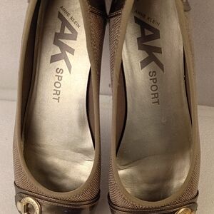Anne Klein Sport Womens Akazi Gold Loafers Slip On Flats Shoes 8M Barely Worn